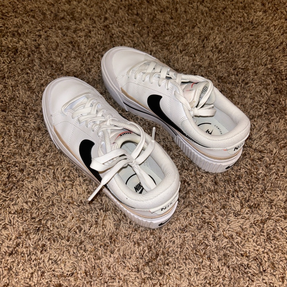 nike court legacy lift size 7.5 women’s - no flaws